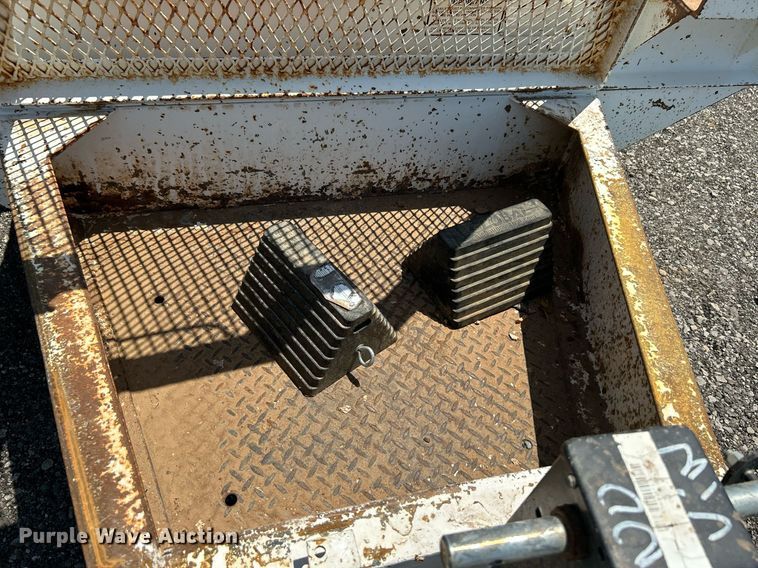 image for item KW9124 1998 Fleming Trailers Inc TD824-10  equipment trailer