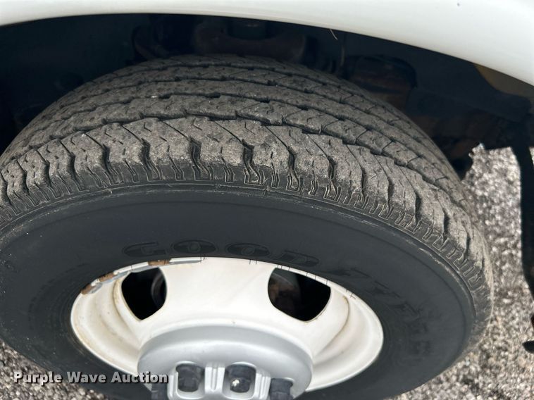 image for item KW9178 2012 GMC Savana  box truck