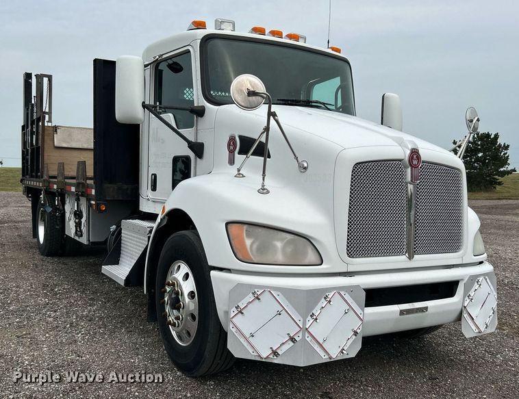 image for item KW9207 2012 Kenworth T370  flatbed truck