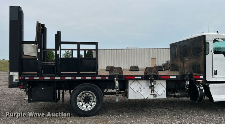image for item KW9207 2012 Kenworth T370  flatbed truck