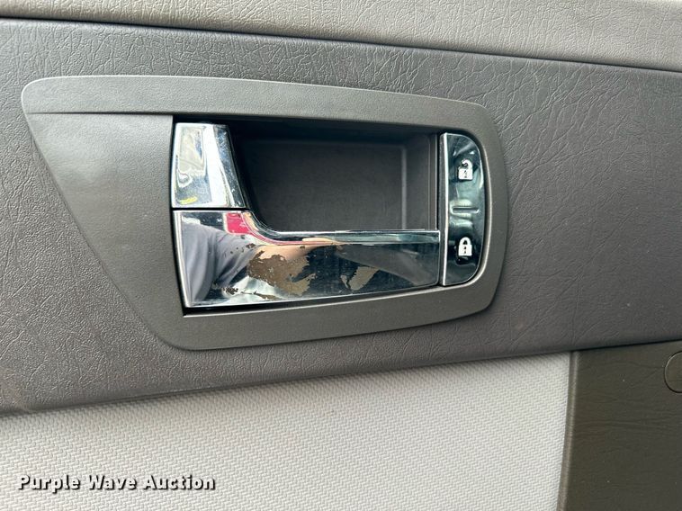 image for item KW9207 2012 Kenworth T370  flatbed truck