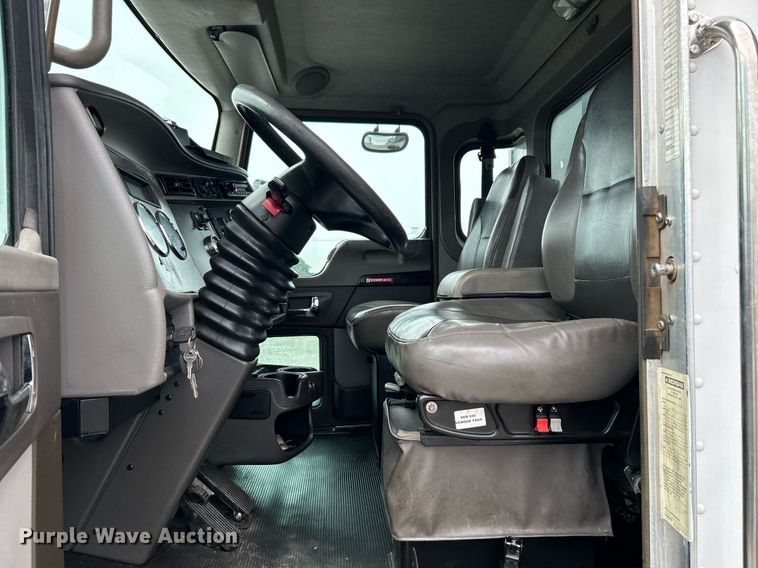 image for item KW9207 2012 Kenworth T370  flatbed truck