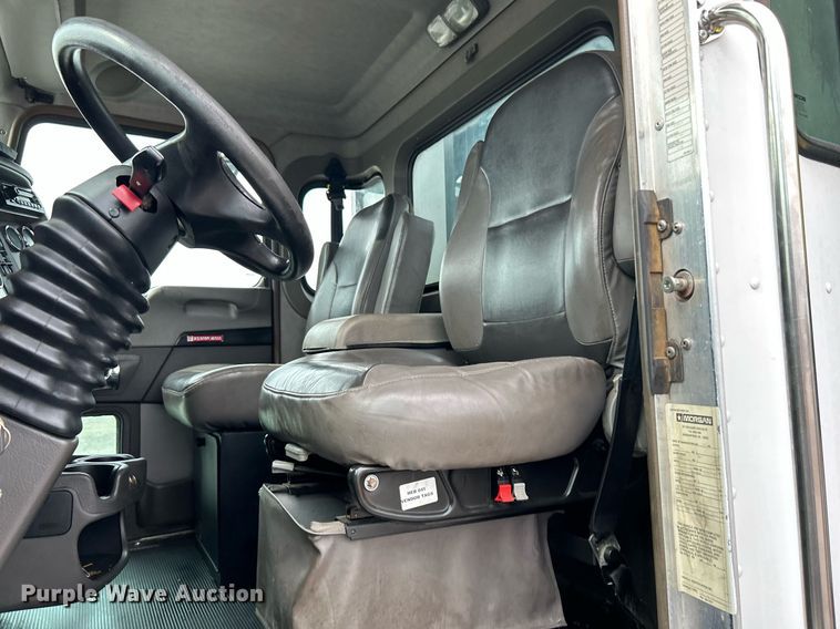 image for item KW9207 2012 Kenworth T370  flatbed truck