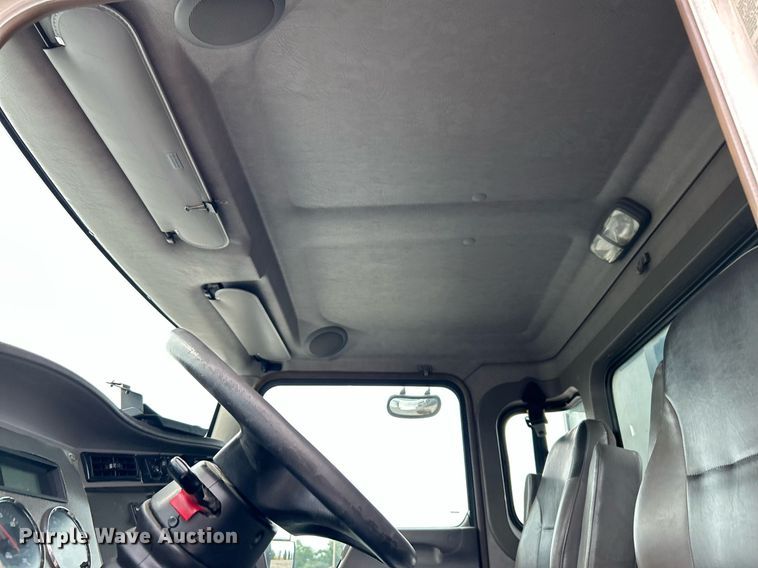 image for item KW9207 2012 Kenworth T370  flatbed truck