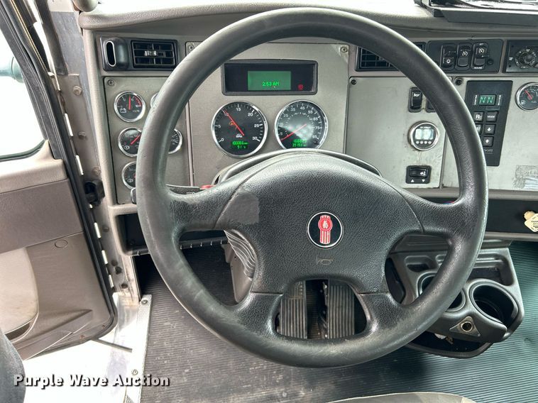 image for item KW9207 2012 Kenworth T370  flatbed truck