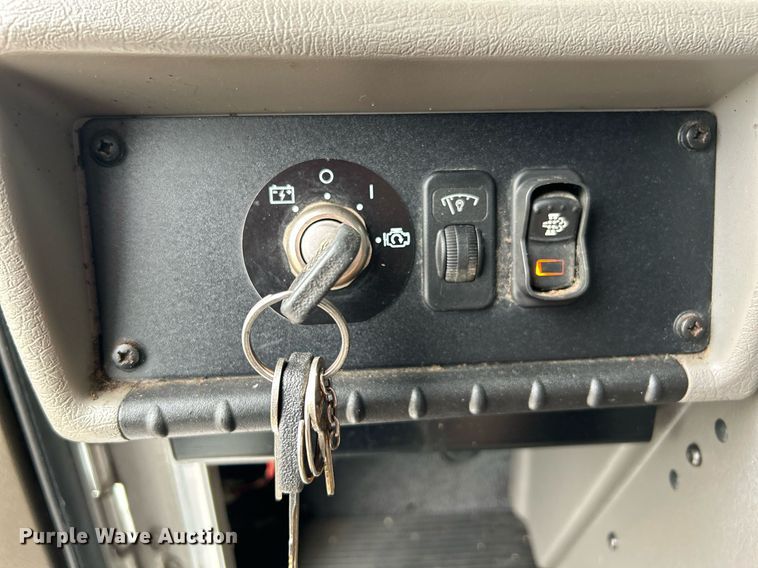 image for item KW9207 2012 Kenworth T370  flatbed truck