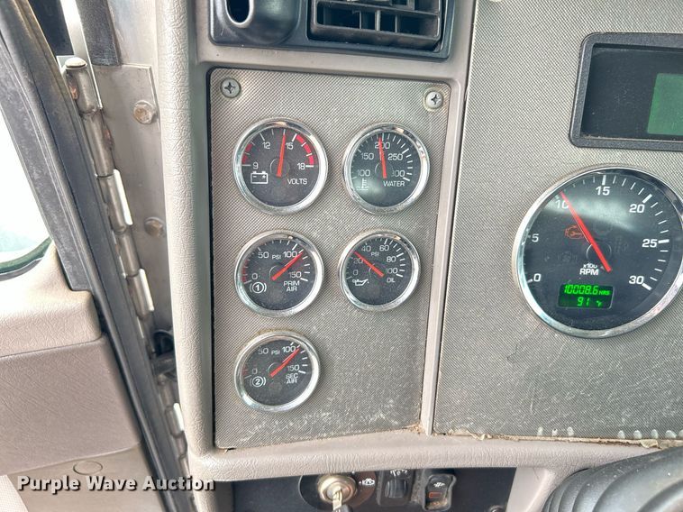 image for item KW9207 2012 Kenworth T370  flatbed truck