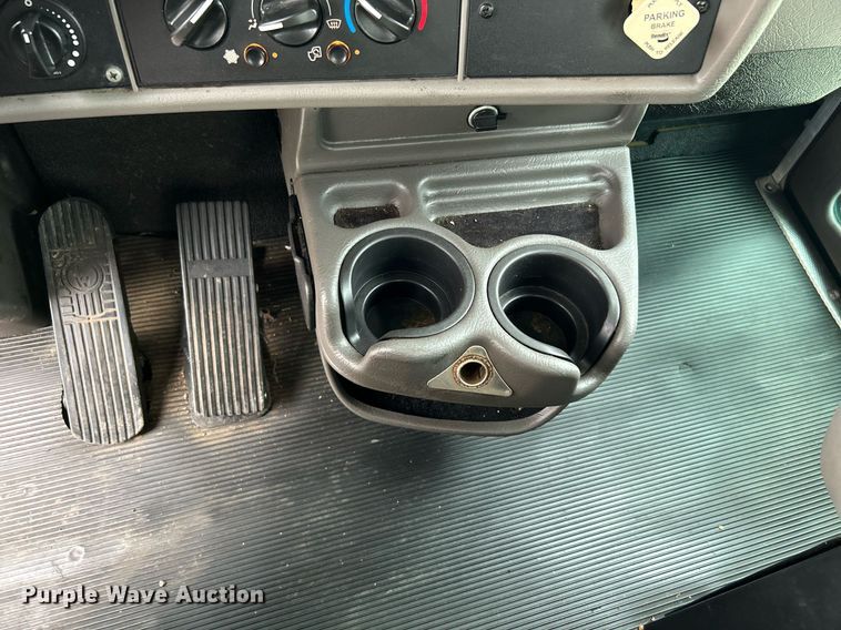 image for item KW9207 2012 Kenworth T370  flatbed truck