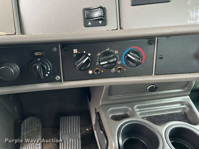 image for item KW9207 2012 Kenworth T370  flatbed truck