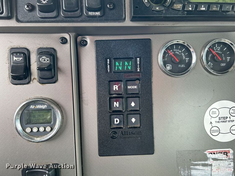 image for item KW9207 2012 Kenworth T370  flatbed truck