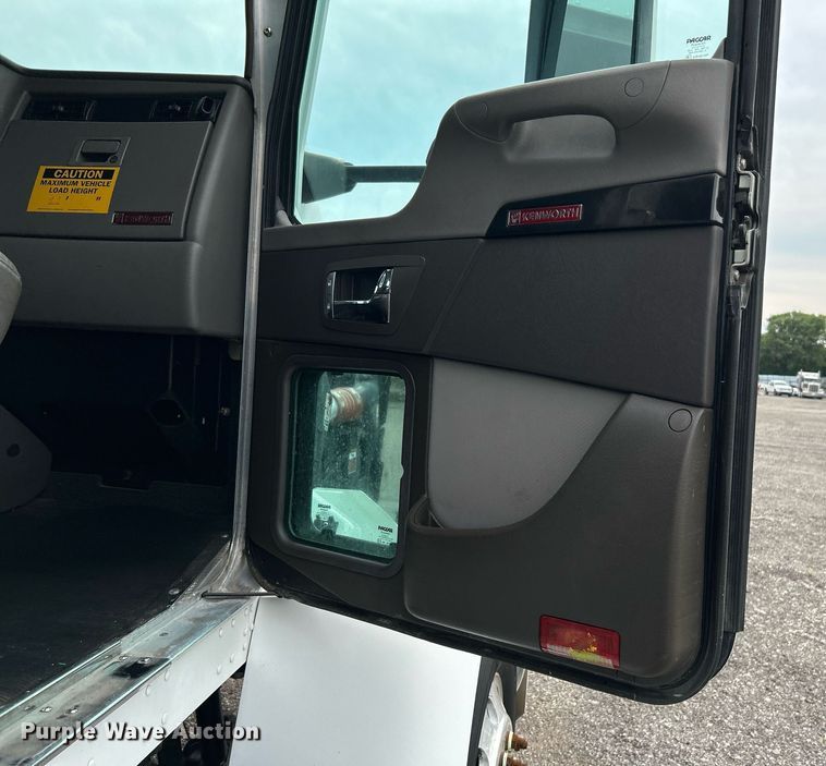 image for item KW9207 2012 Kenworth T370  flatbed truck