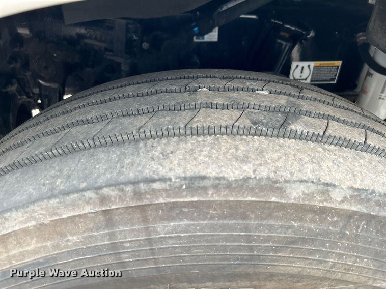 image for item KW9207 2012 Kenworth T370  flatbed truck