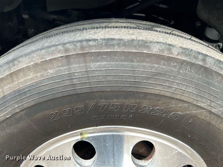 image for item KW9207 2012 Kenworth T370  flatbed truck