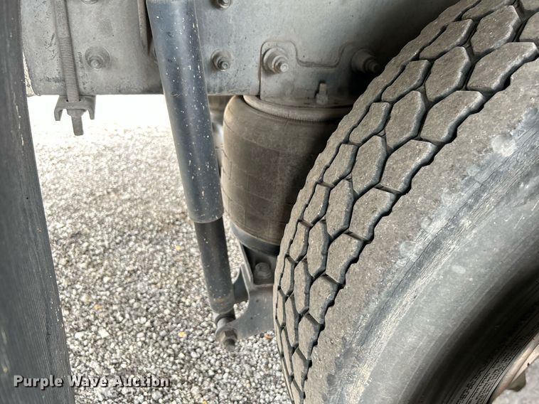 image for item KW9207 2012 Kenworth T370  flatbed truck