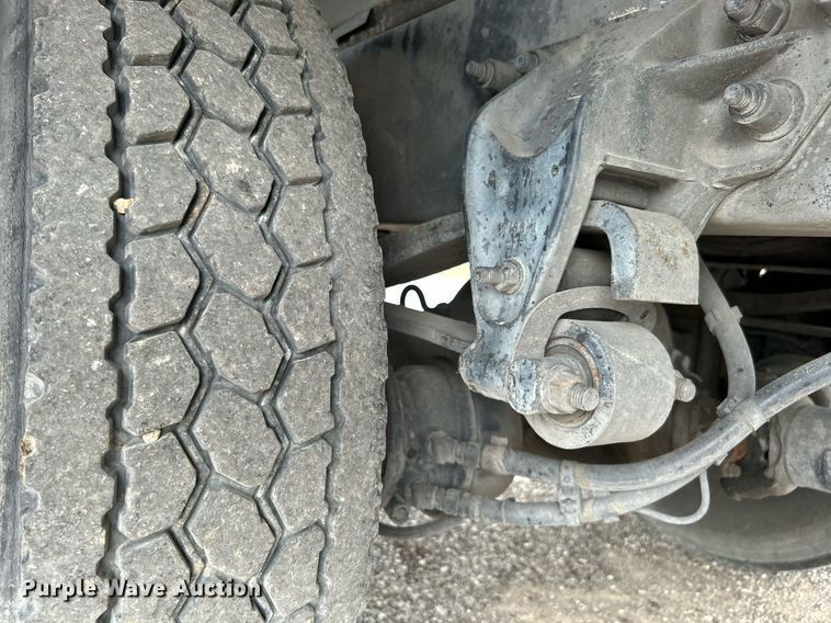 image for item KW9207 2012 Kenworth T370  flatbed truck