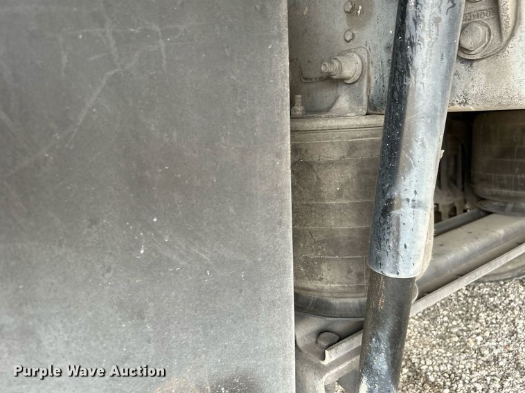 image for item KW9207 2012 Kenworth T370  flatbed truck