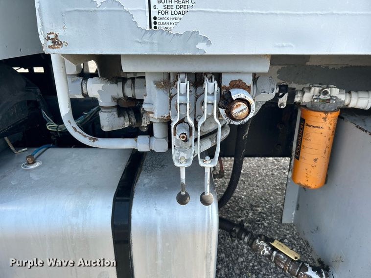 image for item KW9232 2007 Freightliner Business Class M2 106  refuse truck