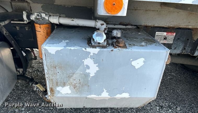 image for item KW9232 2007 Freightliner Business Class M2 106  refuse truck