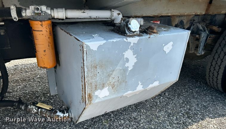 image for item KW9232 2007 Freightliner Business Class M2 106  refuse truck