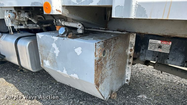 image for item KW9232 2007 Freightliner Business Class M2 106  refuse truck