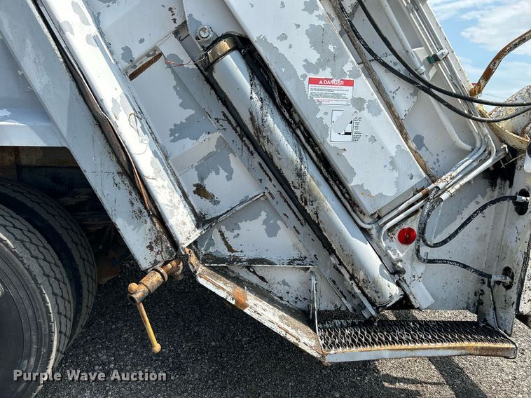 image for item KW9232 2007 Freightliner Business Class M2 106  refuse truck