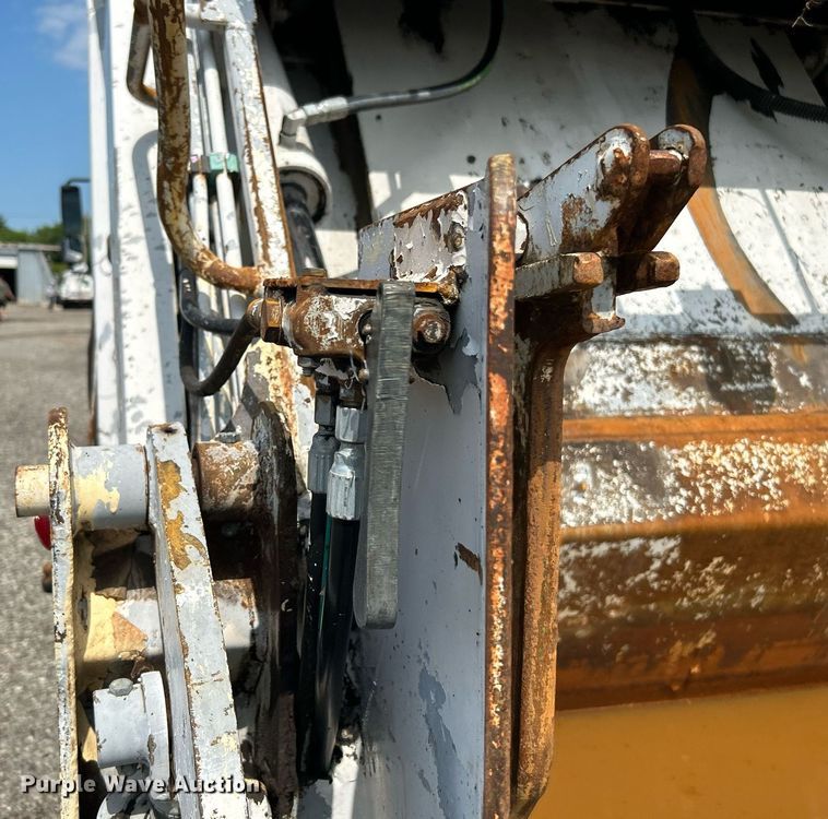 image for item KW9232 2007 Freightliner Business Class M2 106  refuse truck