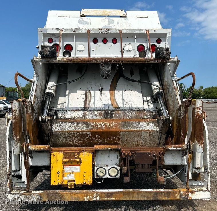 image for item KW9232 2007 Freightliner Business Class M2 106  refuse truck