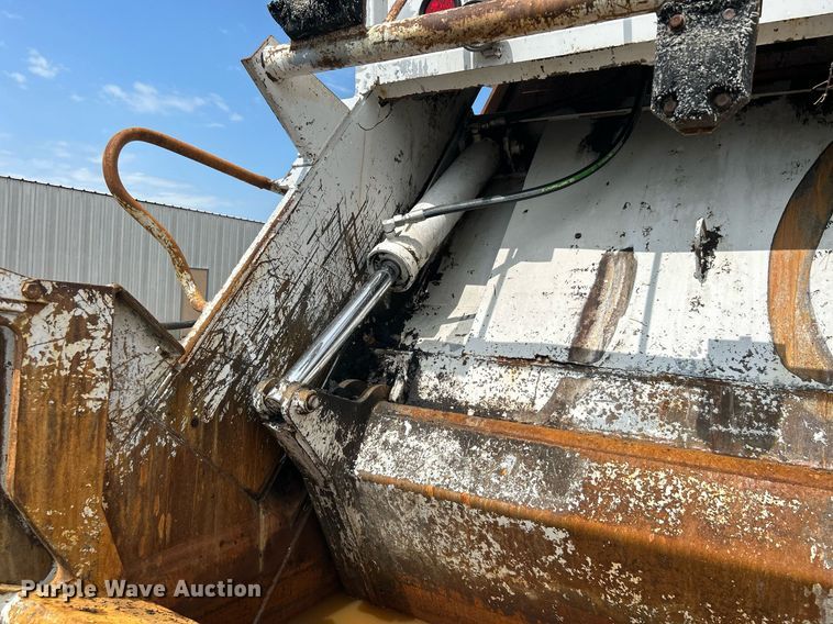 image for item KW9232 2007 Freightliner Business Class M2 106  refuse truck