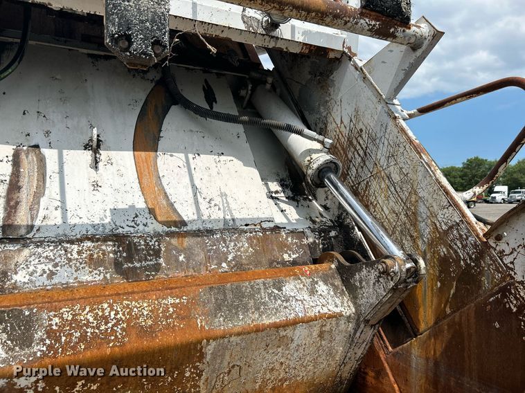 image for item KW9232 2007 Freightliner Business Class M2 106  refuse truck