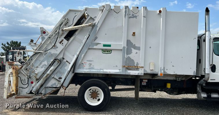 image for item KW9232 2007 Freightliner Business Class M2 106  refuse truck