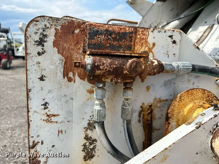 image for item KW9232 2007 Freightliner Business Class M2 106  refuse truck