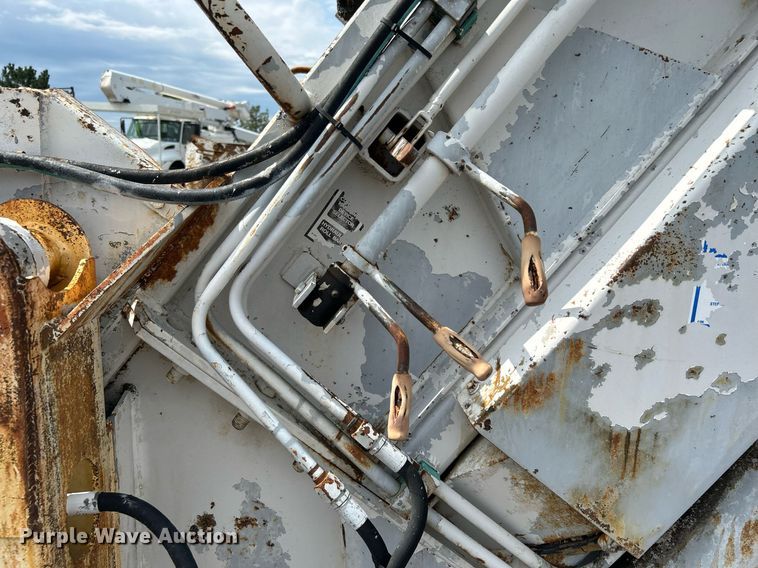 image for item KW9232 2007 Freightliner Business Class M2 106  refuse truck