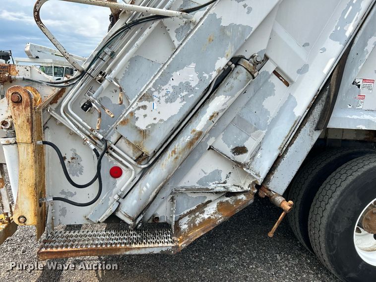 image for item KW9232 2007 Freightliner Business Class M2 106  refuse truck