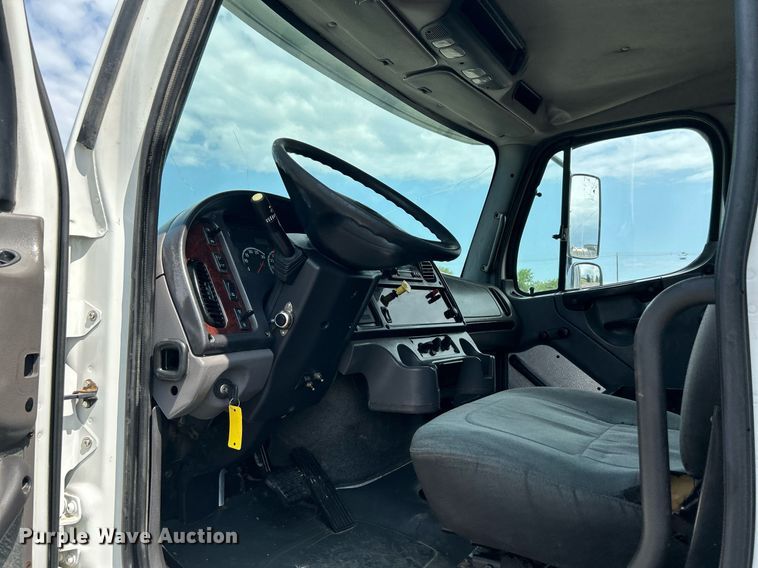 image for item KW9232 2007 Freightliner Business Class M2 106  refuse truck