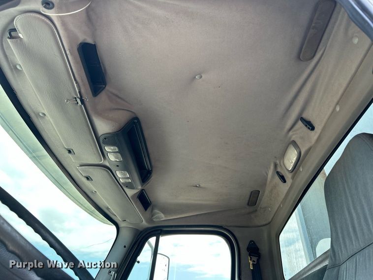 image for item KW9232 2007 Freightliner Business Class M2 106  refuse truck