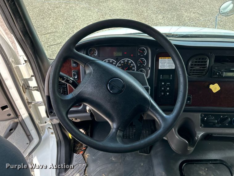 image for item KW9232 2007 Freightliner Business Class M2 106  refuse truck