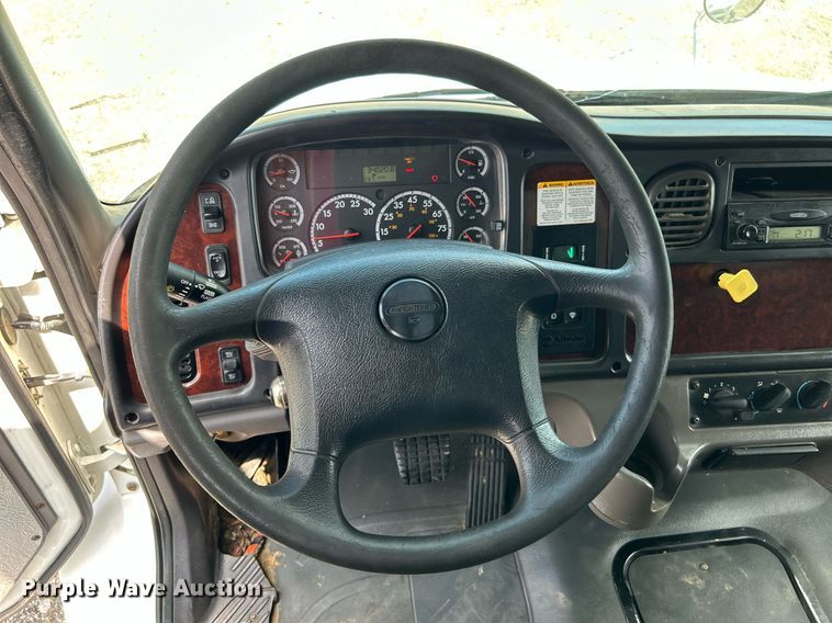 image for item KW9232 2007 Freightliner Business Class M2 106  refuse truck