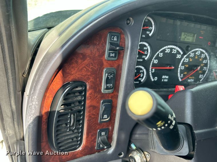 image for item KW9232 2007 Freightliner Business Class M2 106  refuse truck