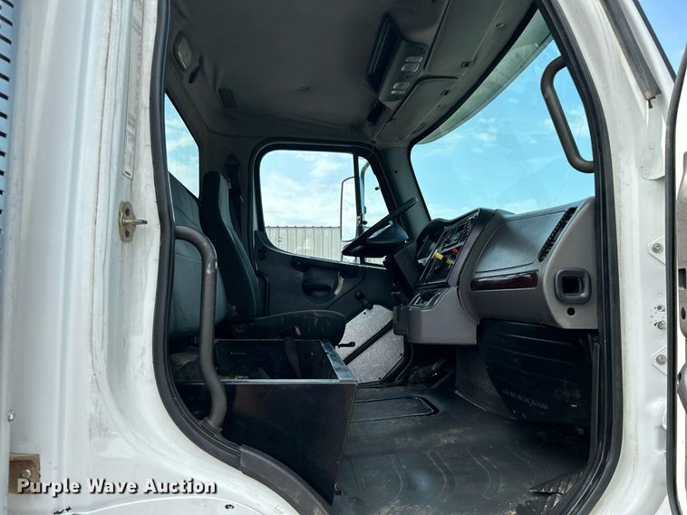 image for item KW9232 2007 Freightliner Business Class M2 106  refuse truck