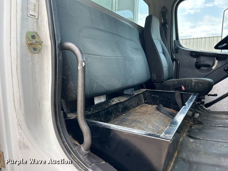 image for item KW9232 2007 Freightliner Business Class M2 106  refuse truck