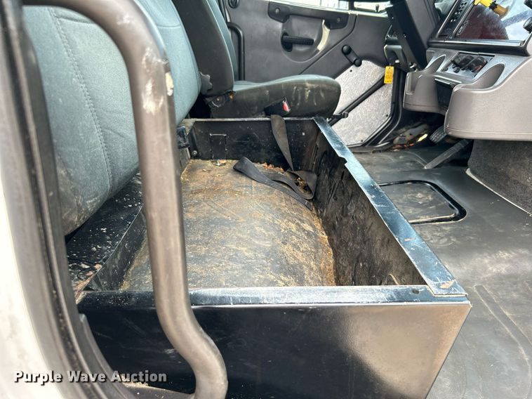 image for item KW9232 2007 Freightliner Business Class M2 106  refuse truck