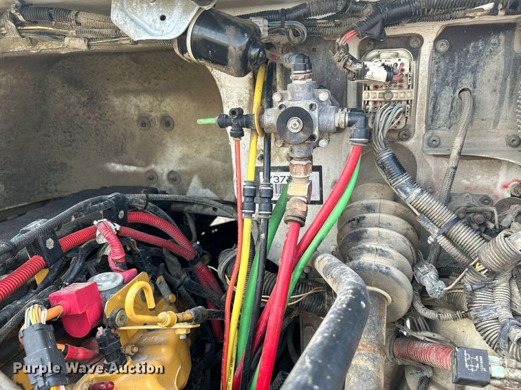 image for item KW9232 2007 Freightliner Business Class M2 106  refuse truck