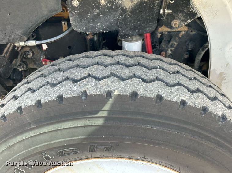 image for item KW9232 2007 Freightliner Business Class M2 106  refuse truck