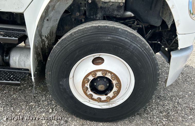 image for item KW9232 2007 Freightliner Business Class M2 106  refuse truck