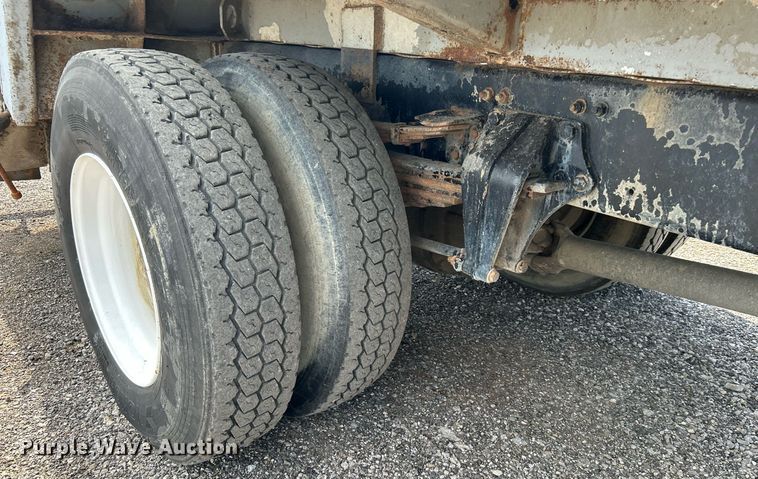 image for item KW9232 2007 Freightliner Business Class M2 106  refuse truck