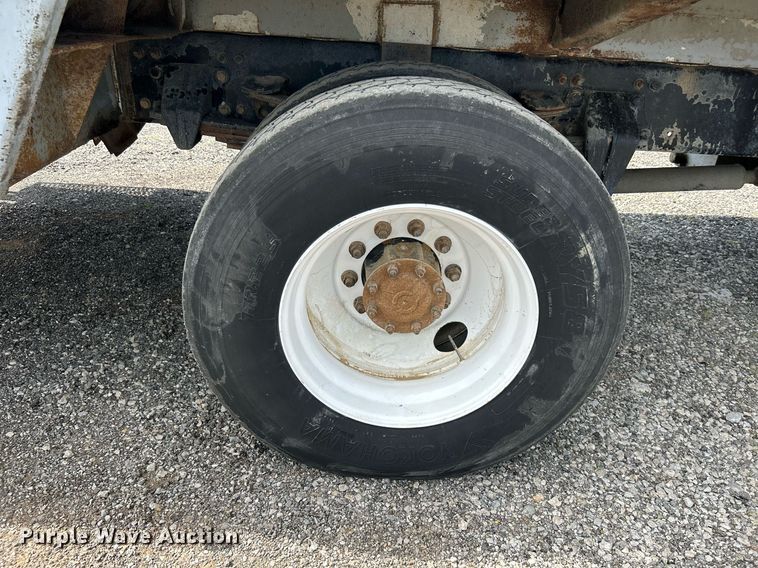 image for item KW9232 2007 Freightliner Business Class M2 106  refuse truck