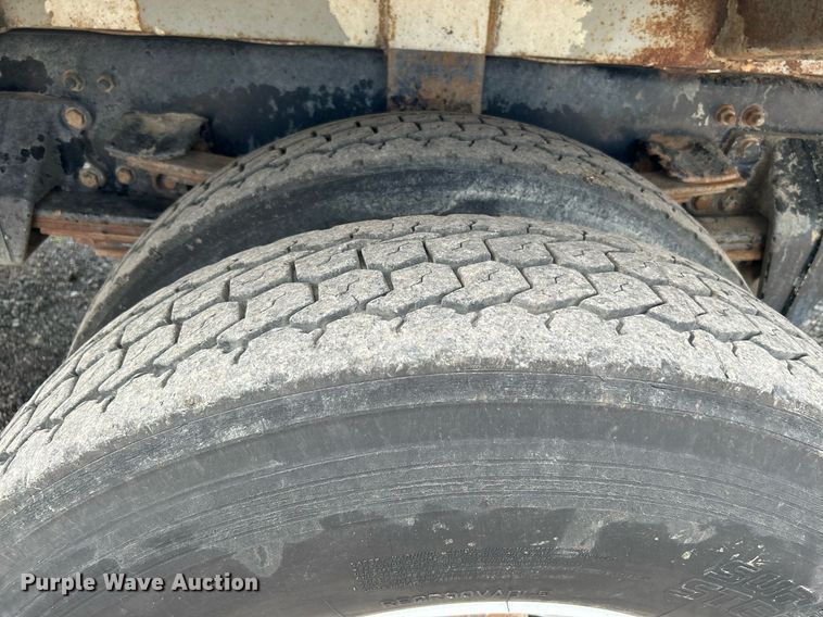 image for item KW9232 2007 Freightliner Business Class M2 106  refuse truck