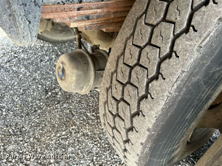 image for item KW9232 2007 Freightliner Business Class M2 106  refuse truck