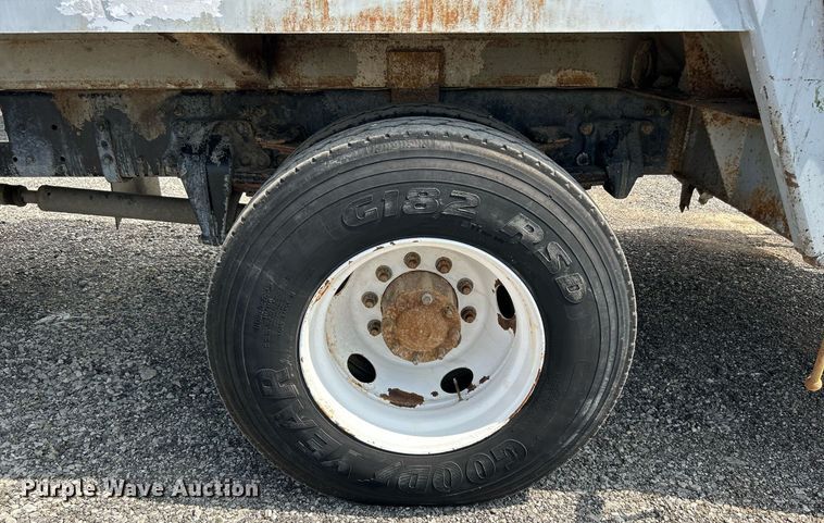 image for item KW9232 2007 Freightliner Business Class M2 106  refuse truck