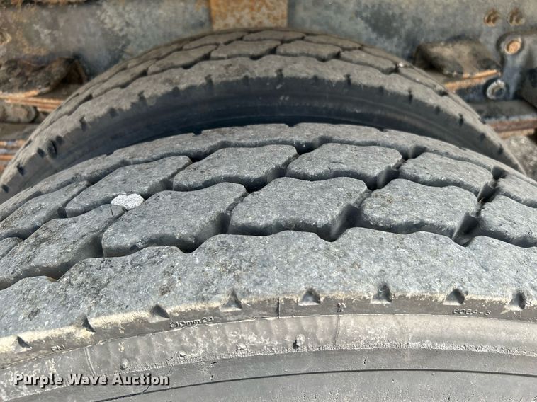 image for item KW9232 2007 Freightliner Business Class M2 106  refuse truck